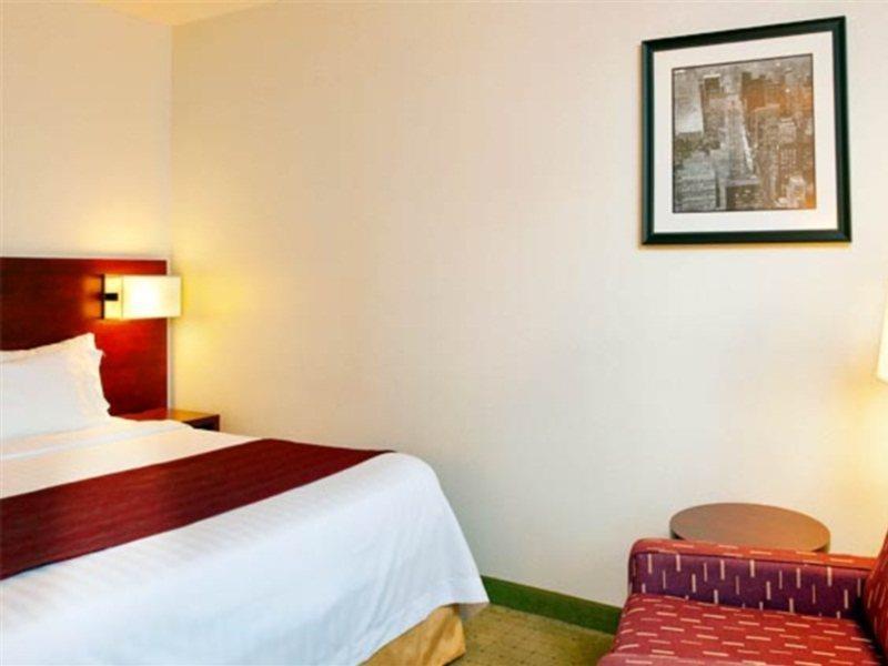 Courtyard New York Manhattan/Upper East Side Room photo